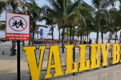 Valley Beach Club, Bãi Cháy đã cắm biển hạn chế trẻ em, người dưới 18 tuổi
