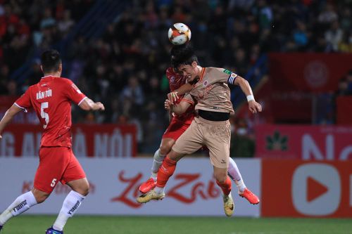 Vòng 3 V-League: Còn nước còn tát