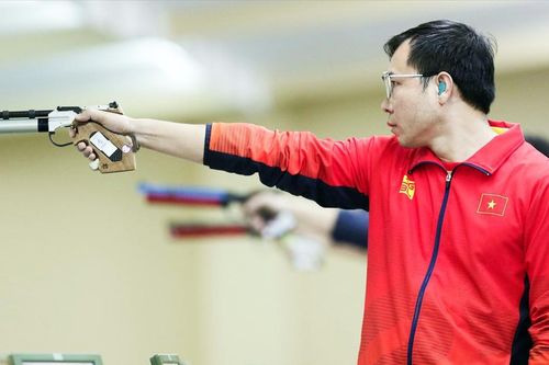 Xạ thủ Hoàng Xuân Vinh giành HCB thế giới nhờ súng đi... mượn