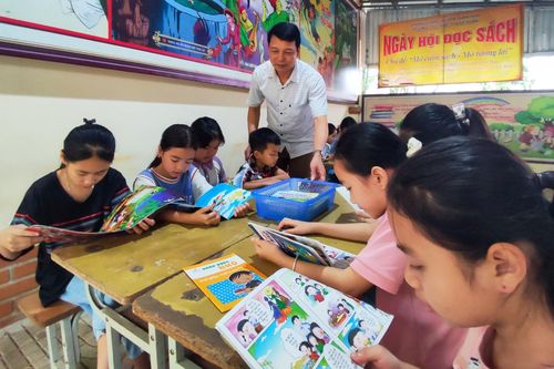 Tìm hướng gỡ khó cho giáo viên, học sinh vùng khó