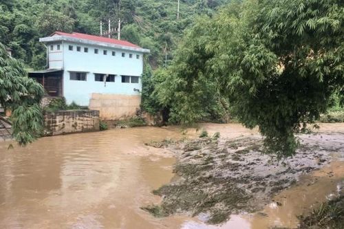 Lào Cai: Nhà máy nước sạch phải ngừng hoạt động vì mưa lũ làm nước suối quá đục