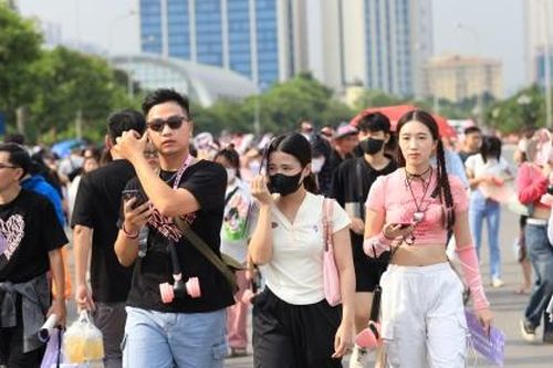 Hơn 30.000 khán giả đổ về sân vận động Mỹ Đình xem show BlackPink