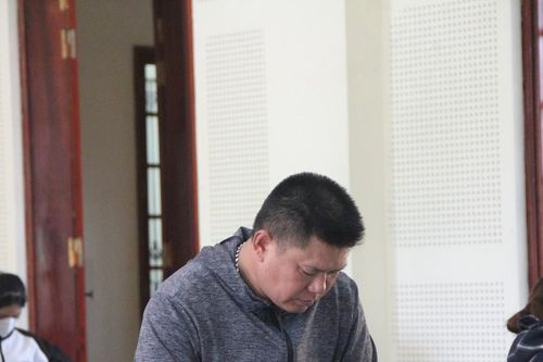 Ép bé gái 15 tuổi bán dâm, chủ quán hầu tòa