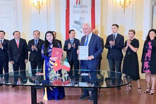 Vĩnh Phúc ký biên bản ghi nhớ về hợp tác hữu nghị với vùng Toscana của Italia