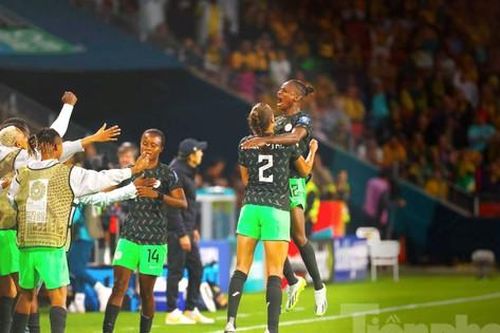 Đằng sau kỳ tích Nigeria là HLV 'bất tài to mồm', trợ lý chỉ đạo từ xa và các cầu thủ bị quỵt lương