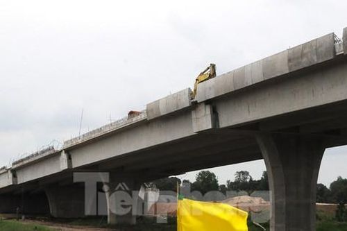 Cao tốc ở ĐBSCL: Đề xuất phương án cầu cạn khoảng 250 tỷ đồng/km