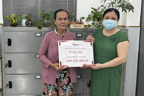 Trao gần 200 triệu đồng do bạn đọc ủng hộ cho anh Nguyễn Văn Hộp