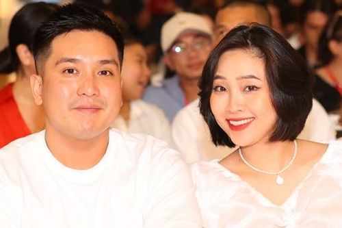 MC Liêu Hà Trinh: Chồng chia ca trông con mỗi tối với tôi!