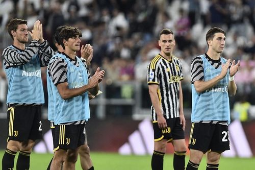 Juventus bị UEFA cấm dự cúp châu Âu