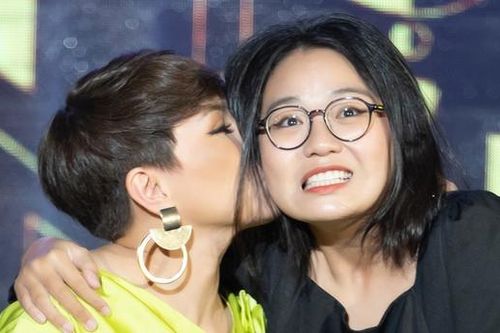 'Sầu nữ' Hương Giang lần đầu công khai 2 con với khán giả