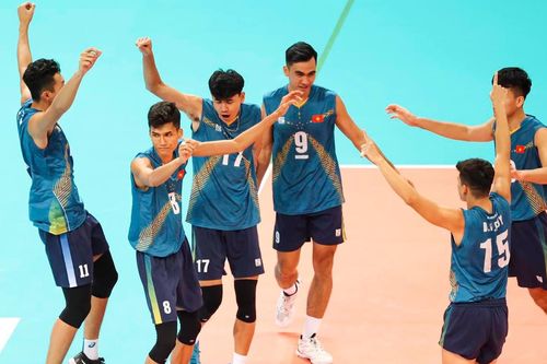 Tuyển bóng chuyền Việt Nam đánh bại Thái Lan ở SEA V-League 2023