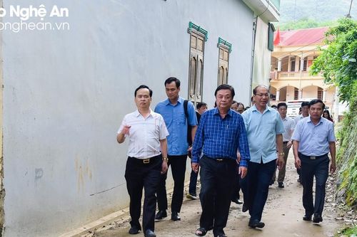 Bộ trưởng Lê Minh Hoan kiểm tra công tác ứng phó trước mùa mưa bão tại huyện biên giới Kỳ Sơn, Nghệ An