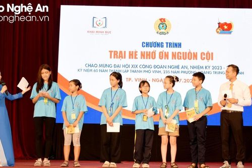 Hơn 300 con em công nhân viên chức, lao động trên địa bàn thành phố Vinh tham gia trại hè 'Nhớ ơn nguồn cội'