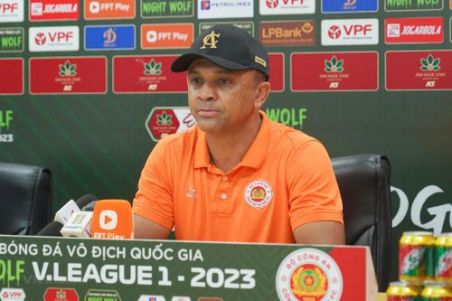 HLV Flavio Luiz: 'Nếu có VAR, Công an Hà Nội có thể giành kết quả hòa'