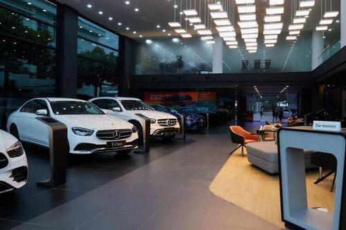 Nhà phân phối xe Mercedes lớn nhất gần như không có lãi trong nửa năm