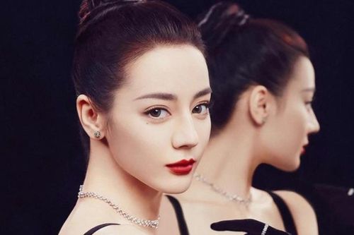 Địch Lệ Nhiệt Ba chính thức hết thời, còn bị đàn em kém nổi dìm hàng?