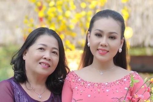 Ca sĩ Lưu Ánh Loan: 'Hạnh phúc nhất của tôi là những ngày ra bưu điện gửi tiền về cho mẹ'