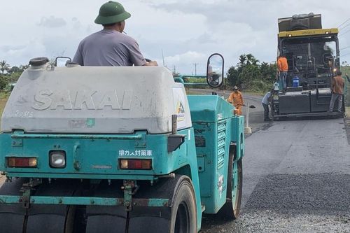 Nhà máy điện gió khắc phục hư hỏng trên tuyến đường Trường Sơn Đông