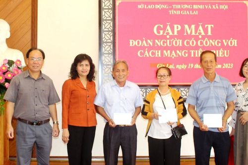Gương sáng người có công
