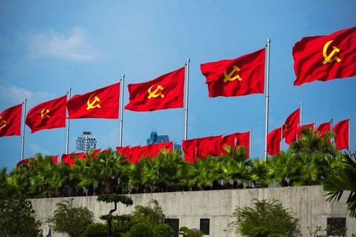 Đấu tranh đẩy lùi thái độ bàng quan, dao động về tư tưởng xã hội chủ nghĩa