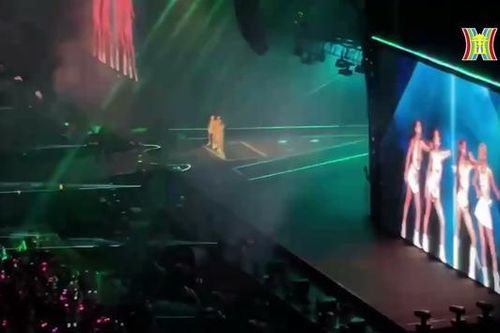 Sân Mỹ Đình bùng nổ với các ca khúc hit của BLACKPINK