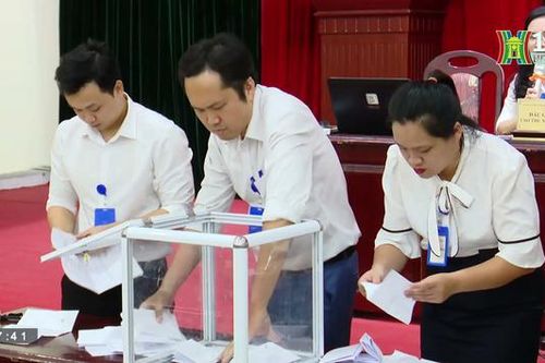 Đấu giá quyền thuê đất công ích tại quận Long Biên