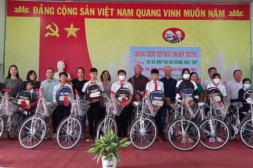 Đồng Tháp: Trao 50 xe đạp tặng học sinh vùng biên giới hoàn cảnh khó khăn