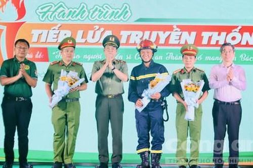 Công an TPHCM: Thắp lửa truyền thống, nhắc nhở thế hệ trẻ tiếp bước anh hùng