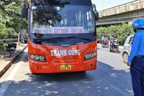 Yêu cầu báo cáo kết quả xử lý xe 'dù', bến 'cóc' trước ngày 15-8-2023