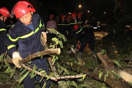 25 cán bộ, chiến sĩ Công an Bình Phước xuyên đêm đi cứu hộ