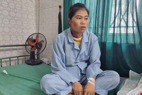Xót xa lời kể của người mẹ ôm con gái 4 tuổi bị chị chồng đổ ấm nước sôi lên người