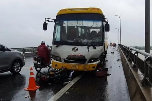 Tai nạn giao thông ngày 30/7/2023: Xe khách mất lái tông một người tử vong