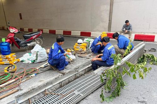 Đóng hầm chui Lê Văn Lương để sửa chữa định kỳ