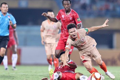 Quang Hải mờ nhạt, Công An Hà Nội chệch hướng trong cuộc đua vô địch