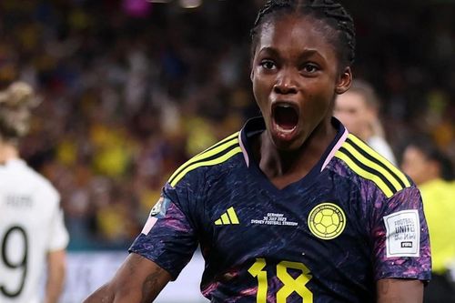 Ngôi sao Colombia ghi một trong những bàn đẹp nhất World Cup 2 ngày sau khi ngã gục trong buổi tập