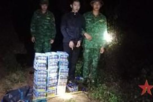Đồn Biên phòng Cửa khẩu Quốc Tế Lệ Thanh và Bộ đội Biên phòng tỉnh Gia Lai bắt giữ 30 kg pháo lậu