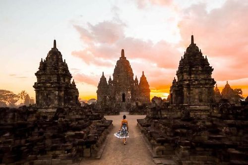 Vẻ đẹp gây choáng ngợp của khu đền tháp cổ nổi tiếng nhất Indonesia