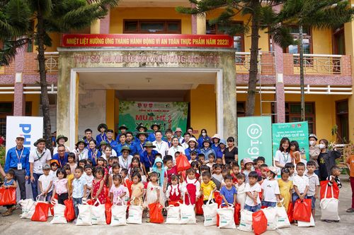 Hơn 1,5km đường điện ánh sáng về với huyện miền núi tỉnh TT-Huế