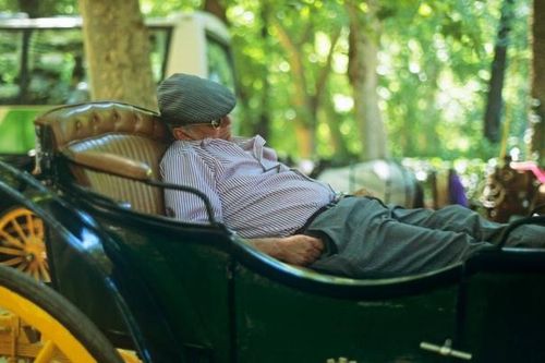 Không có điều hòa, châu Âu đối phó với nắng nóng như thế nào?