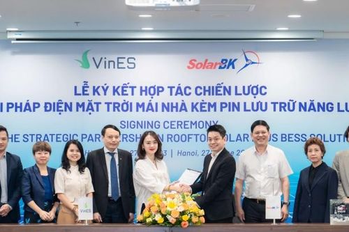 VinES và SolarBK hợp tác thúc đẩy sử dụng giải pháp điện mặt trời mái nhà kèm pin lưu trữ năng lượng