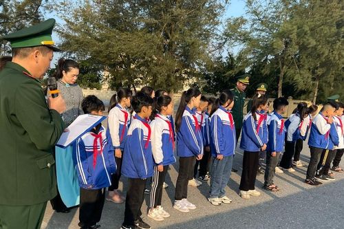 Thế trận lòng dân nơi đảo tiền tiêu