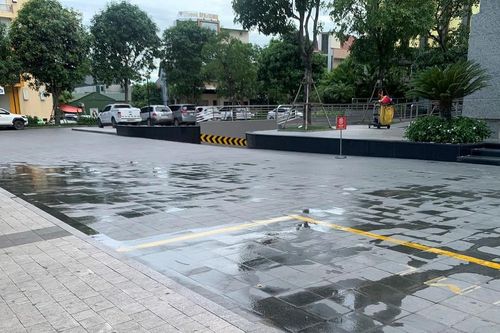 Bắt nghi phạm giết người nước ngoài trước sảnh trung tâm thương mại ở Hà Tĩnh