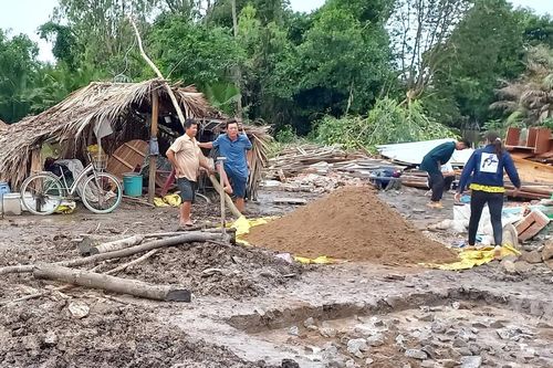 Mưa lớn kèm lốc xoáy làm 1 người tử vong ở Bạc Liêu