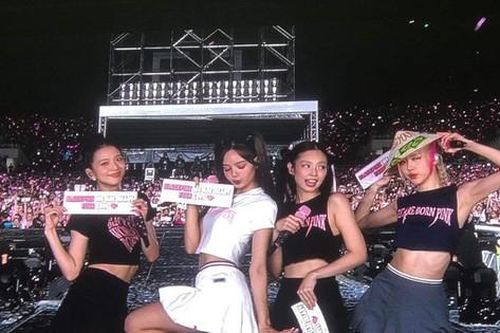 Vé máy bay TPHCM - Hà Nội 'đắt khét' vì show diễn BlackPink