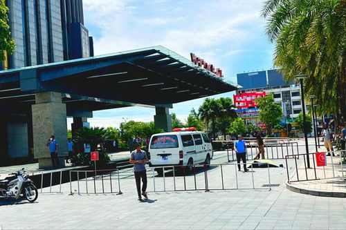 Bắt nghi phạm sát hại một người nước ngoài trước trung tâm thương mại