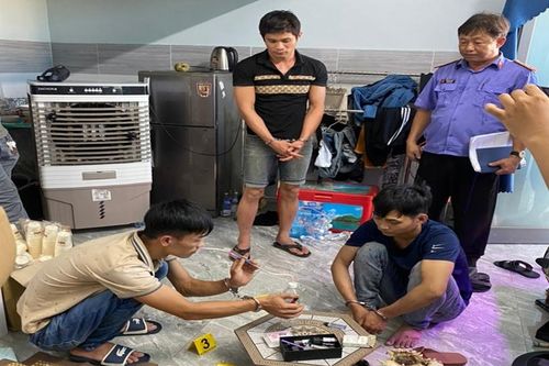 Khám nghiệm hiện trường vụ tổ chức sử dụng trái phép chất ma túy tại huyện Hòa Vang