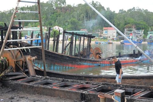 Xác định nguyên nhân ban đầu gây cháy tàu cá ở Quỳnh Lưu