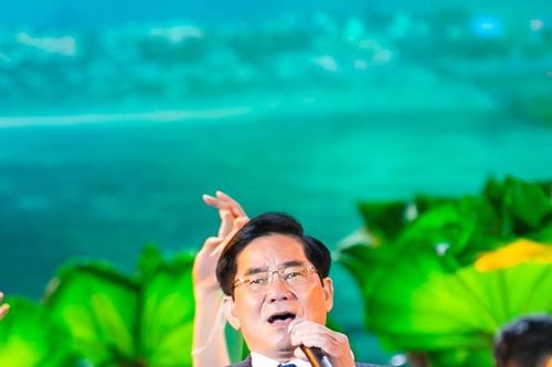 NSND Tiến Dũng ngọt ngào với 'Nhớ thương ví, giặm'