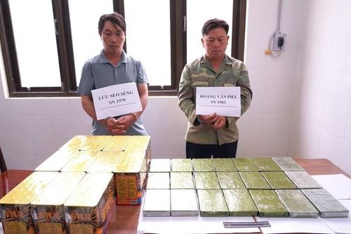 Hà Giang: Bắt quả tang 2 đối tượng mua bán 20 bánh heroin