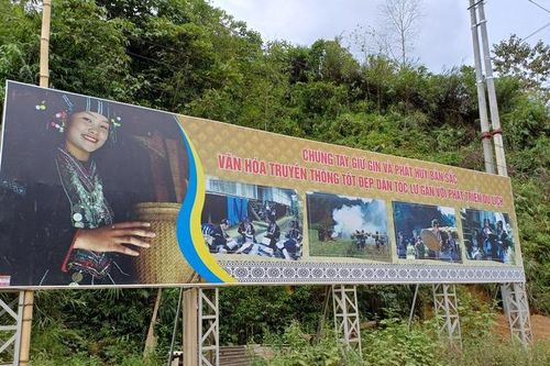 Lai Châu: Cần tháo gỡ khó khăn cho nghề thổ cẩm của người Lự ở Bản Hon